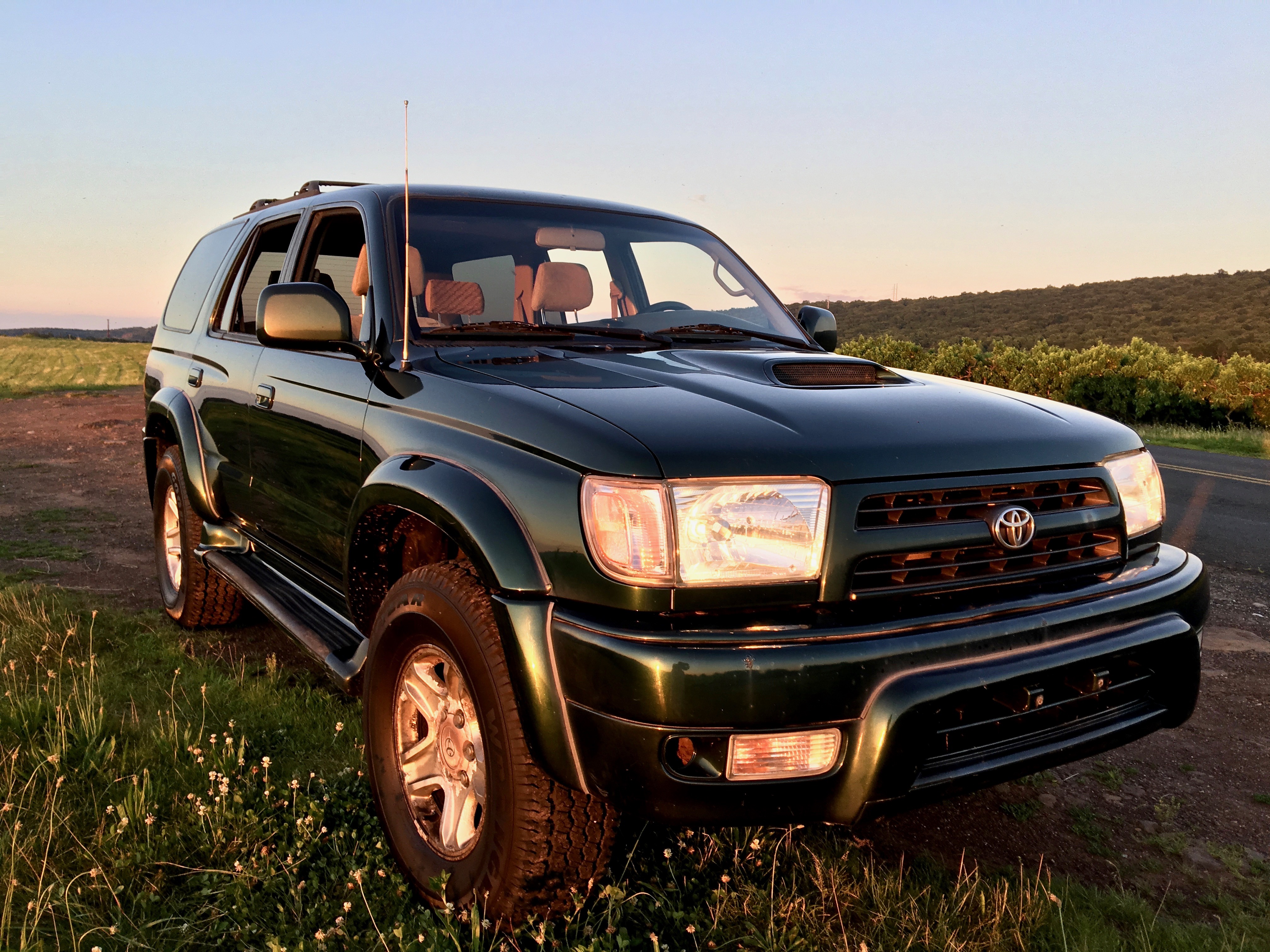 2000 Toyota 4Runner 3.4L V6 4WD 5 Speed Manual 129K - 3rd Gen - Our Pro Recon - New Clutch, Timing Belt and Waterpump, New Valve Cover Gaskets, New Spark Plugs, New Alternator, New Radiator, New Muffler and Tailpipe, New Rear Coil Springs, New Rear Shocks, New Brakes, New Tires, Frame Descaling, Applied Rust Converter Rust Mort, Sealed Frame with Fluid Film, New Bumpers - Beautiful Engine - has No Leaks — photo 13